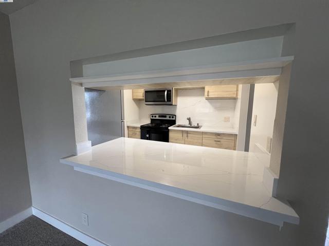 36976 Mulberry St, Newark CA: https://media.crmls.org/mediaz/ccf0067a-0ed6-4d36-8f27-8dc0b93850d2.jpg