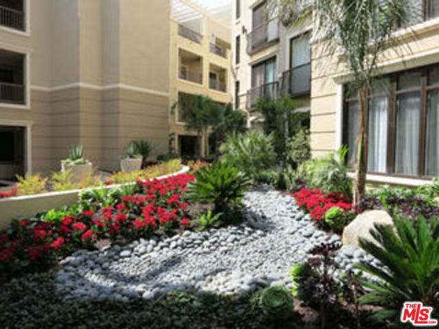 11847 Gorham Avenue, Los Angeles CA: https://media.crmls.org/mediaz/ccf00c0d-1438-4daf-a808-442ce36dc888.jpg