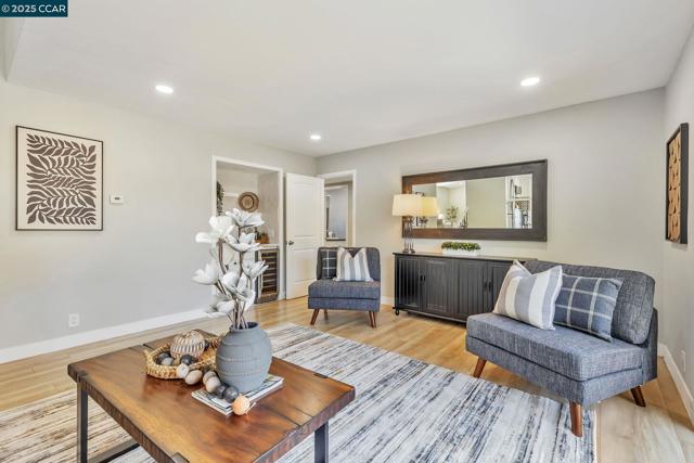 2782 Canyon Creek Dr, San Ramon CA: https://media.crmls.org/mediaz/ccf03977-adbe-42fd-9c4a-2643d3155f90.jpg