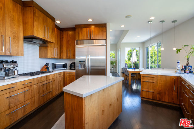 3865 Buena Park Drive, Studio City CA: https://media.crmls.org/mediaz/ccf07da1-68a5-4a08-bbe6-6c387e25915f.jpg