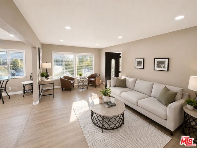 606 Phelan Lane, Redondo Beach, California 90278, 3 Bedrooms Bedrooms, 0 ,1 BathroomBathrooms,Residential,For Sale,Phelan,0,26859209