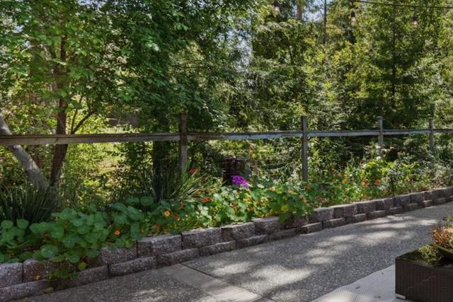 1018 Loma Prieta Court, Los Altos CA: https://media.crmls.org/mediaz/ccf0f96f-031e-4df5-b380-6628d4809295.jpg