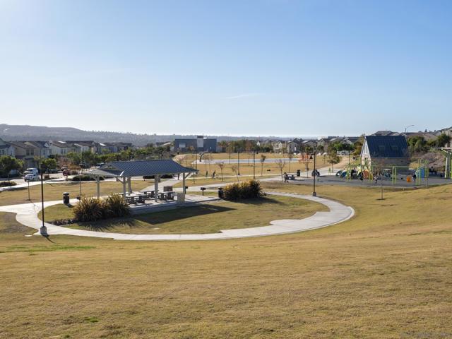 1904 Avenida Senecio, Chula Vista CA: https://media.crmls.org/mediaz/ccf1485b-65bf-4be4-b915-983ddc137d6a.jpg