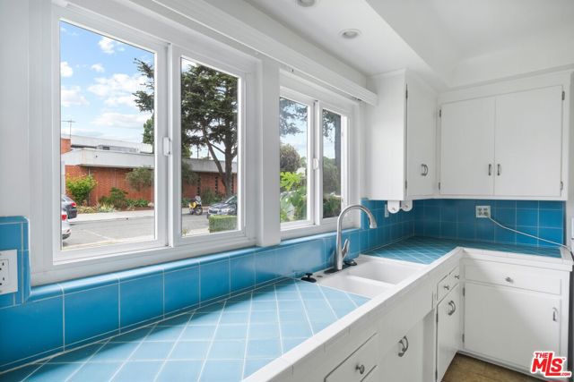 9620 Braddock Drive, Culver City CA: https://media.crmls.org/mediaz/ccf19e7e-dba0-4043-bd20-6f578f8fd814.jpg