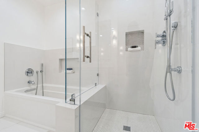 14741 Killion Street, Sherman Oaks CA: https://media.crmls.org/mediaz/ccf1e7f6-3ce3-4eaf-bcf6-a3a7b16b5dfe.jpg