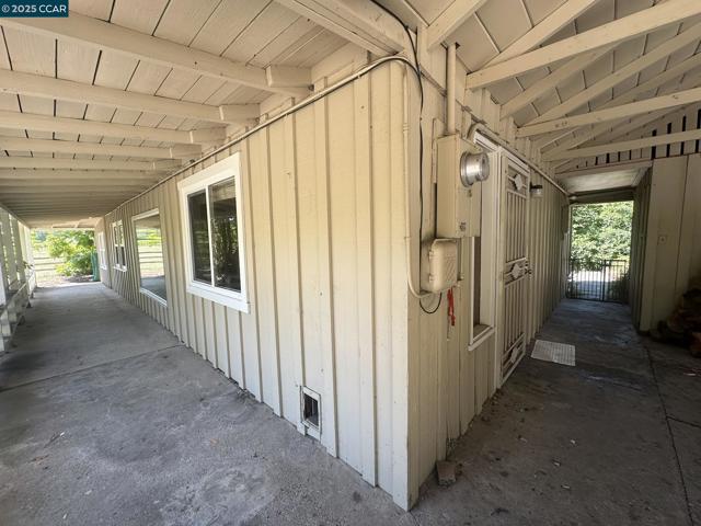 120 Sexton Rd, Sebastopol CA: https://media.crmls.org/mediaz/ccf22265-8862-4d01-970e-28d478b601a7.jpg