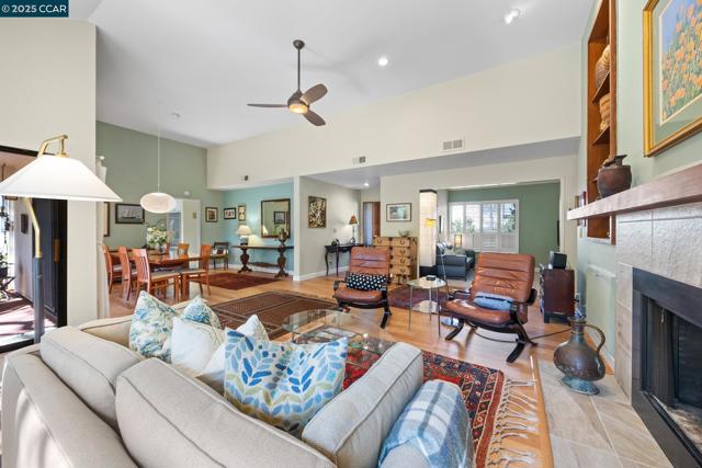3800 Terra Granada Dr, Walnut Creek CA: https://media.crmls.org/mediaz/ccf26d05-98c5-43d0-b6b5-7375789bec93.jpg