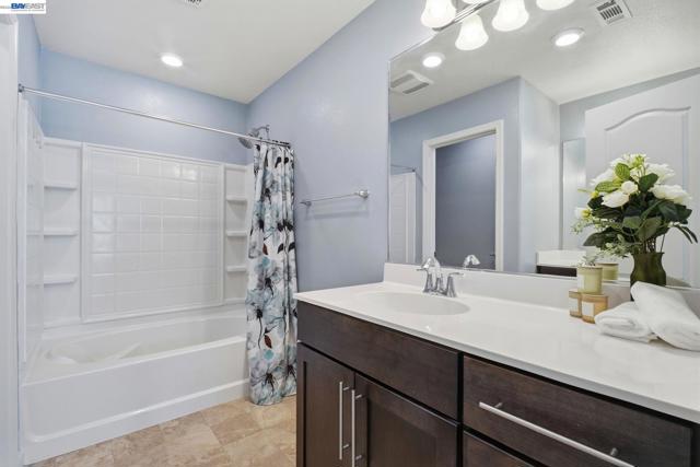 Image 25 of 47 For 102 Fanuncio Ln