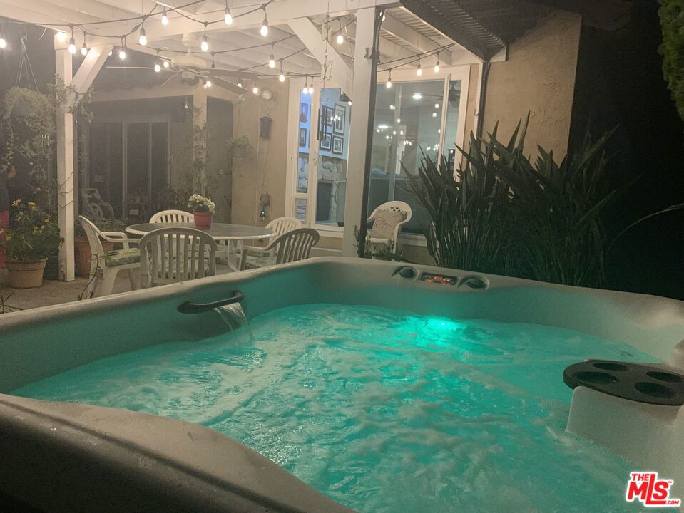 https://media.crmls.org/mediaz/ccf2acd0-0b9d-41af-9822-ff95ef351465.jpg?preset=X-Large