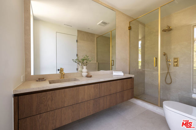 Image 16 of 26 For 1395 Doheny Drive