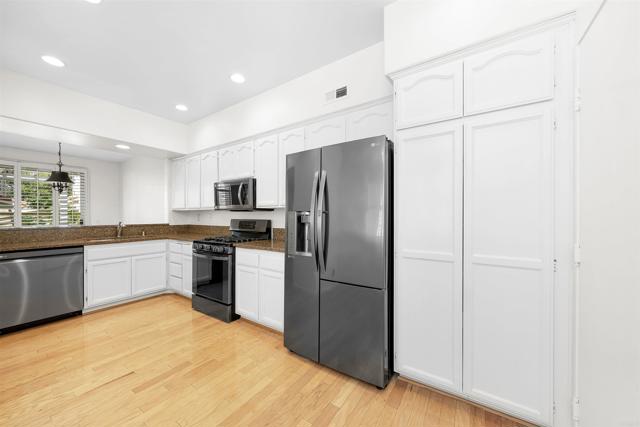 Image 32 of 35 For 10972 Creekbridge Place