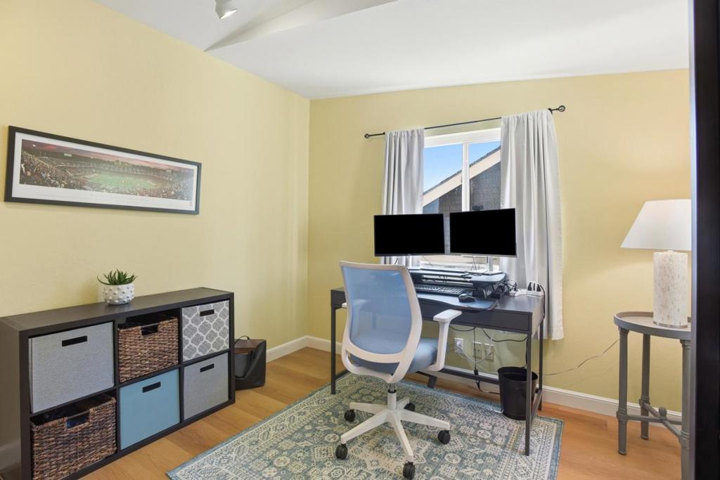 https://media.crmls.org/mediaz/ccf3c19f-af0b-4470-bde6-c2b5e79f00d0.jpg?preset=X-Large