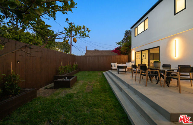 3524 Maplewood Avenue, Los Angeles CA: https://media.crmls.org/mediaz/ccf3e6a3-e469-4933-9bc4-545bdc3b29a7.jpg