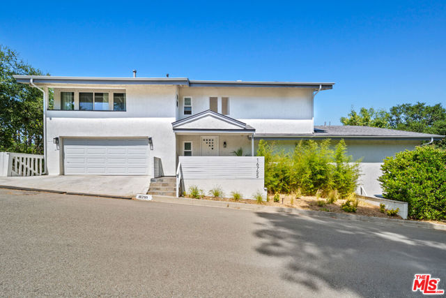16755 Encino Hills Drive photo 4