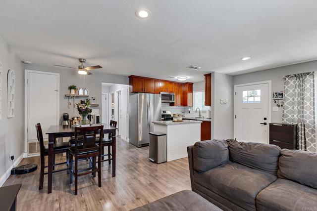 Detail Gallery Image 2 of 21 For 8943 El Mirador Dr #4,  Elk Grove,  CA 95624 - 2 Beds | 1 Baths