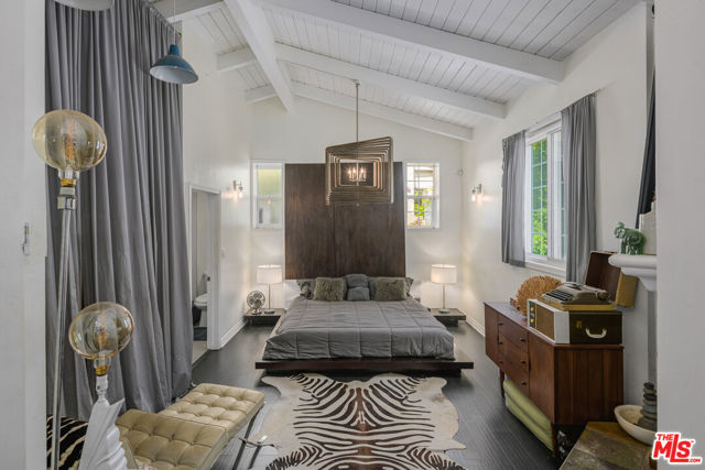 2225 N Cahuenga Boulevard, Los Angeles CA: https://media.crmls.org/mediaz/ccf45f69-07ce-4634-b18f-64465e184347.jpg