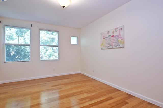 22894 Kingsford Way, Hayward CA: https://media.crmls.org/mediaz/ccf4ce94-5a96-49e1-818d-1a8639f89c63.jpg