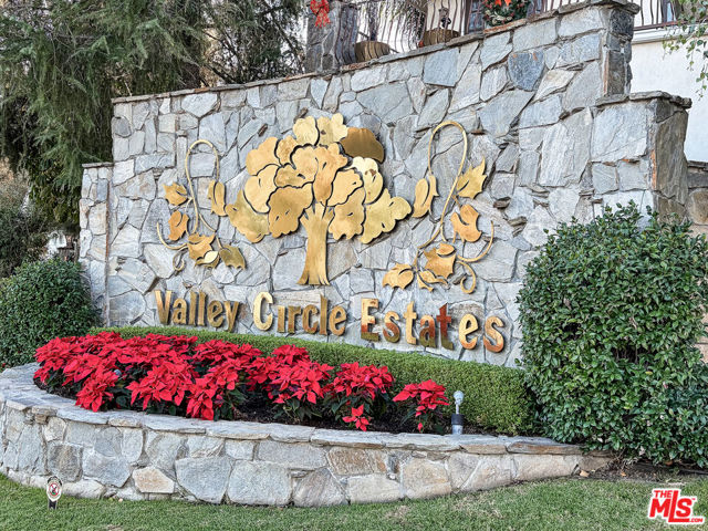 6024 Woodland View Drive, Woodland Hills CA: https://media.crmls.org/mediaz/ccf572ab-3337-4414-b730-b64080306da7.jpg