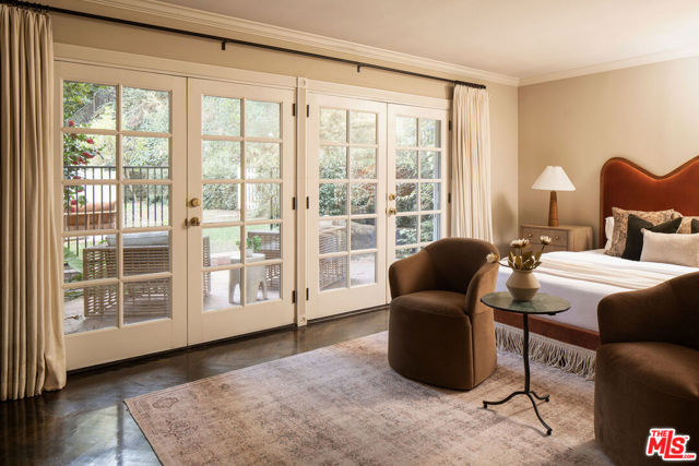 2533 Benedict Canyon Drive, Beverly Hills CA: https://media.crmls.org/mediaz/ccf57ed0-2ffe-4c2a-b6df-61d0298ced1d.jpg