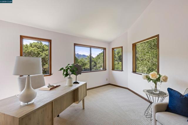 39 Mira Loma Rd, Orinda CA: https://media.crmls.org/mediaz/ccf58594-fa17-4e13-abfc-05eb0a212a83.jpg