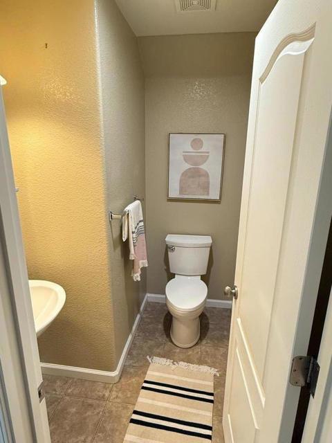 12 Mantauk Point Place, Sacramento CA: https://media.crmls.org/mediaz/ccf59aa2-24d3-4866-8467-b25ed80eaeff.jpg