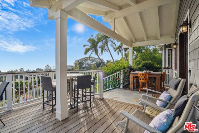 30119 Harvester Road, Malibu CA: https://media.crmls.org/mediaz/ccf62295-864c-4763-a8c4-b8ae0711cfbf.jpg