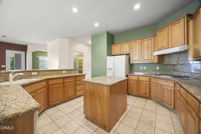 13418 Giro Drive, Bakersfield CA: https://media.crmls.org/mediaz/ccf641b6-f5a4-4b08-ae32-1f1a480d8be3.jpg