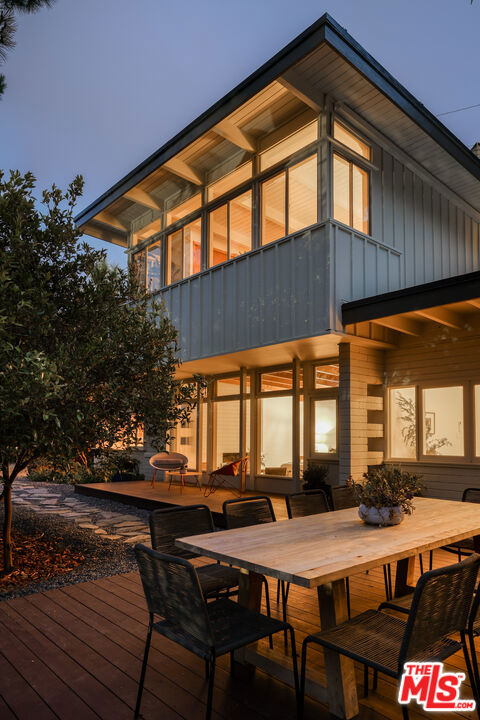 7349 Pacific View Drive, Los Angeles CA: https://media.crmls.org/mediaz/ccf64df4-a4a9-4f7a-ab06-7a0da2a867cb.jpg