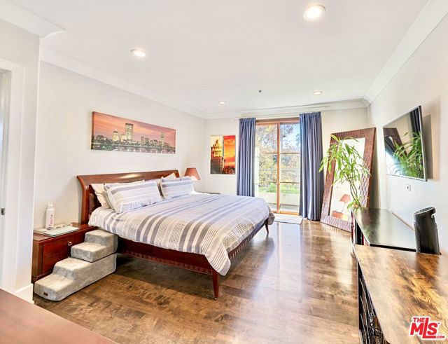Image 13 of 26 For 357 Hayworth Avenue 201