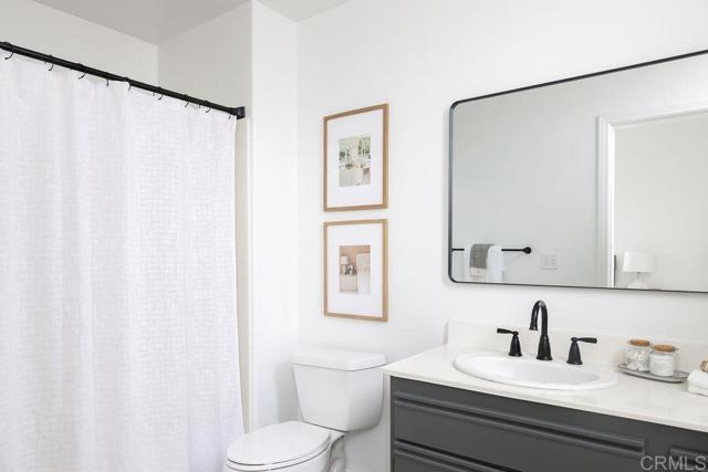 4080 Front St, Mission Hills (San Diego) CA: https://media.crmls.org/mediaz/ccf6a242-bed8-4253-9341-9118679cac06.jpg