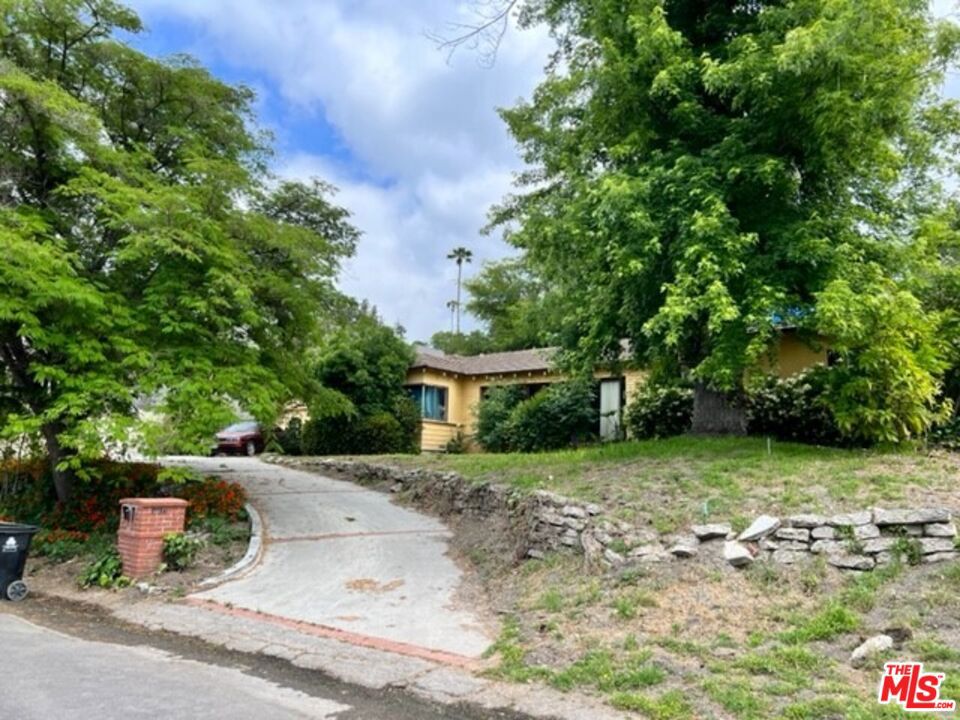 18060 Rancho Street, Encino, CA 91316