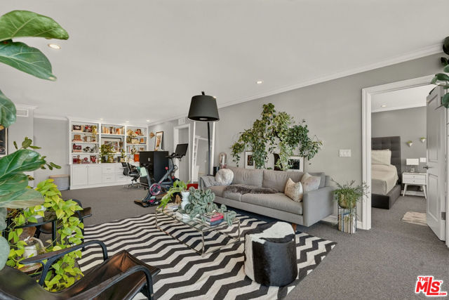 1 Bed Home for Sale in Los Angeles, California