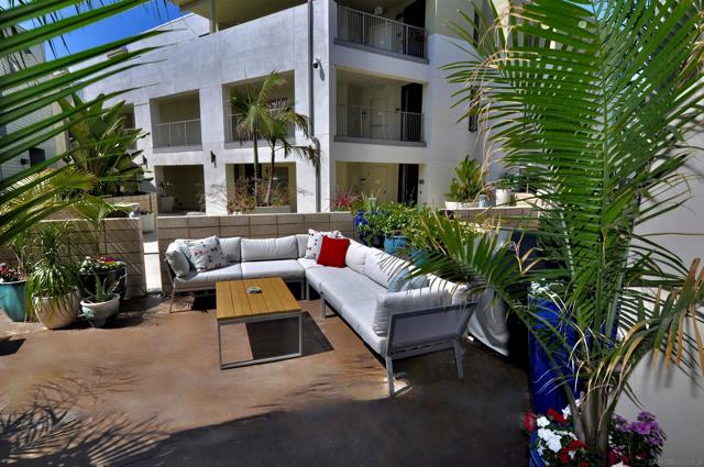 5410 La Jolla Blvd., La Jolla CA: https://media.crmls.org/mediaz/ccf9fdff-a0ae-40ef-a086-a62e2afa3cc0.jpg