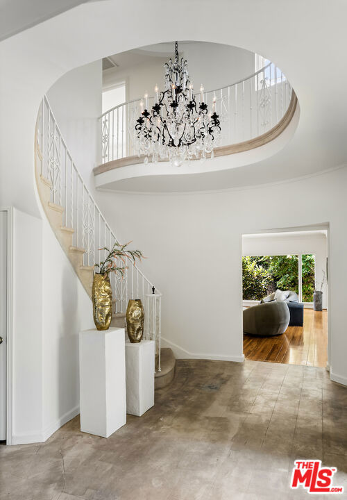 5700 Spring Oak Drive, Los Angeles CA: https://media.crmls.org/mediaz/ccfa3fa7-9855-4032-ab88-080ae3711041.jpg