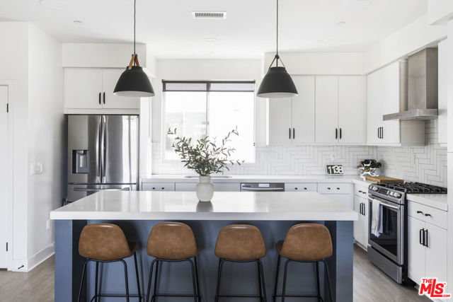 1417 N Lincoln Lane, Los Angeles CA: https://media.crmls.org/mediaz/ccfa6034-6ed8-4893-891c-7e92192fe7df.jpg