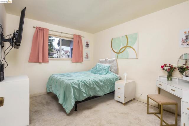 Image 32 of 59 For 3237 Vera Cruz Dr