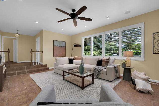 17561 Vineyard Rd, Castro Valley CA: https://media.crmls.org/mediaz/ccfad29e-82c4-4008-8dec-65c5b0d47ea9.jpg