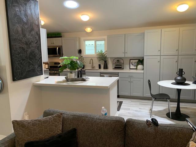 31 Paseo Laredo North, Cathedral City CA: https://media.crmls.org/mediaz/ccfaecd2-3262-4a9f-b211-55ff2cdb1134.jpg