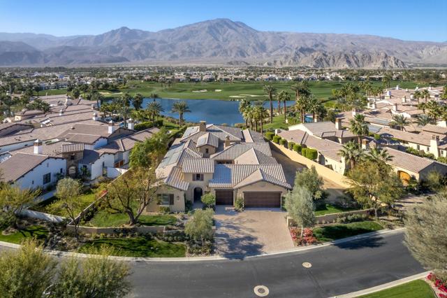 58703 Jerez, La Quinta CA: https://media.crmls.org/mediaz/ccfb332b-1165-4eae-9561-f5ce65f52742.jpg