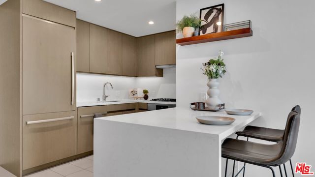 889 Francisco Street, Los Angeles CA: https://media.crmls.org/mediaz/ccfb4a96-537d-47e0-a21f-84a7904b57f0.jpg
