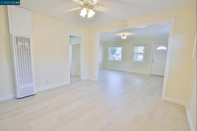 Image 3 of 19 For 3605 Mangels Ave