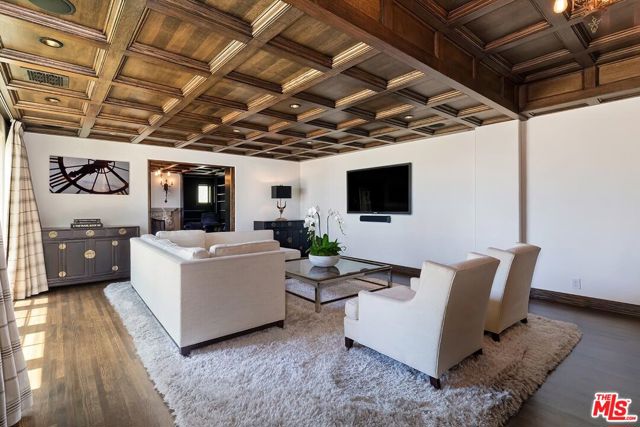 2420 Chislehurst Drive, Los Angeles CA: https://media.crmls.org/mediaz/ccfceed4-27b7-412f-baa1-1aa45438fea7.jpg