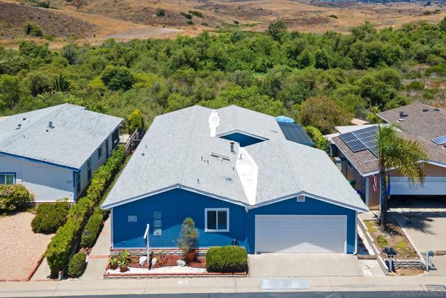 5188 Weymouth Way, Oceanside CA: https://media.crmls.org/mediaz/ccfd34a7-c14c-4cf4-83c4-437e3b82d320.jpg
