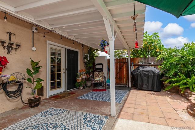 9952 N Magnolia Ave, Santee CA: https://media.crmls.org/mediaz/ccfd3738-d7f7-4da9-b9fd-57f14e3a9497.jpg