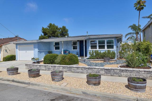 3703 Tomahawk Ln, San Diego CA: https://media.crmls.org/mediaz/ccfd8195-c601-4113-875e-734388eade60.jpg