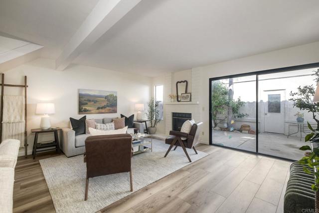 Detail Gallery Image 13 of 29 For 907 Hickory Ct, Carlsbad,  CA 92009 - 2 Beds | 3/1 Baths