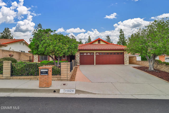 11820 Doral Avenue, Porter Ranch CA: https://media.crmls.org/mediaz/ccfe53c2-fd26-490d-b6d1-d872205e225f.jpg