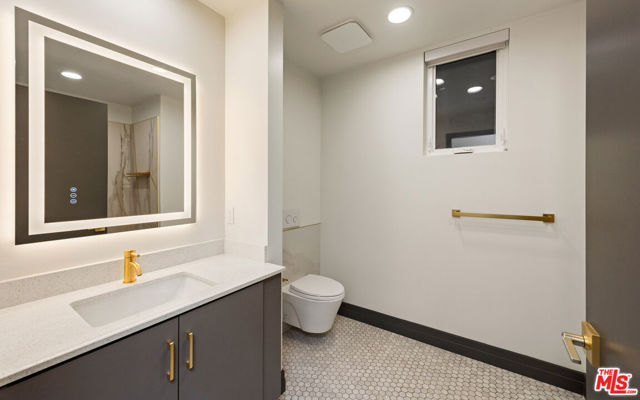 118 N Orlando Avenue, Los Angeles CA: https://media.crmls.org/mediaz/ccfea3e5-b213-48d4-9baa-c8e934819b4c.jpg