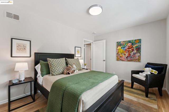 1057 Arlington Blvd, El Cerrito CA: https://media.crmls.org/mediaz/ccff02ab-5138-4f7c-8b71-dc9cfd69ada5.jpg