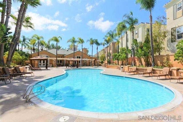 12374 Carmel Country Rd, San Diego CA: https://media.crmls.org/mediaz/ccff26cf-3c0c-41e5-b52f-3113c40646d3.jpg